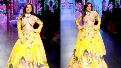 Neha Sharma Looks Stunning At Bombay Times Fashion Week 2023
