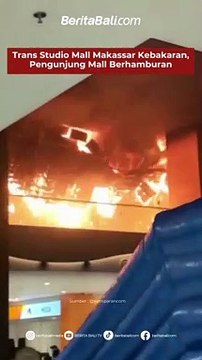 Trans Studio Mall Makassar Kebakaran,Pengunjung Mall Berhamburan Trans Studio Mal (TSM) Makassar, Sulawesi Selatan, dikabarkan kebakaran, pada Senin (24/4) malam. Pusat perbelanjaan ternama yang berada di Makassar ini diduga terbakar pada lantai tiga.