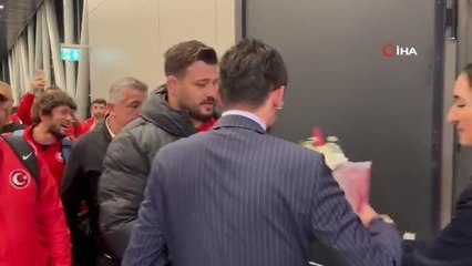 Video herunterladen: Grekoromen Güreş Milli Takımı yurda döndü