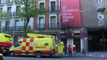 Cinco detenidos por lanzar pintura contra la fachada de las sedes centrales del PP y del PSOE en Madrid