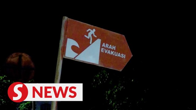 Indonesians evacuate after 7.3 magnitude earthquake