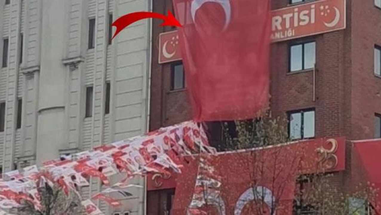 İYİ Parti ile MHP arasındaki pankart düellosu gündem oldu! Sinan Ateş'in ablasından tepki gecikmedi