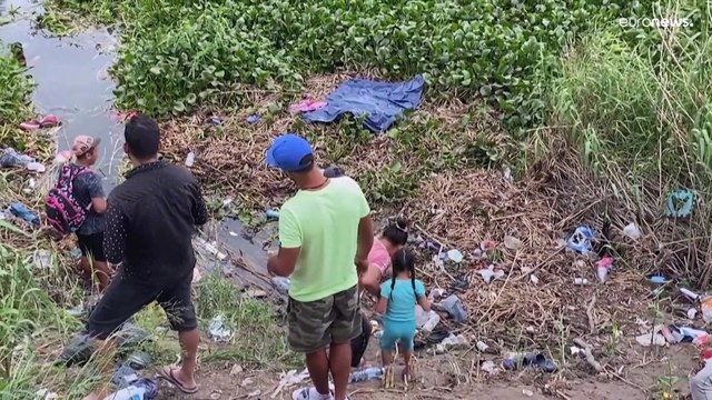 مهاجرون على الحدود المكسيكية يحاولون عبور نهر ريو غراندي نحو الولايات المتحدة