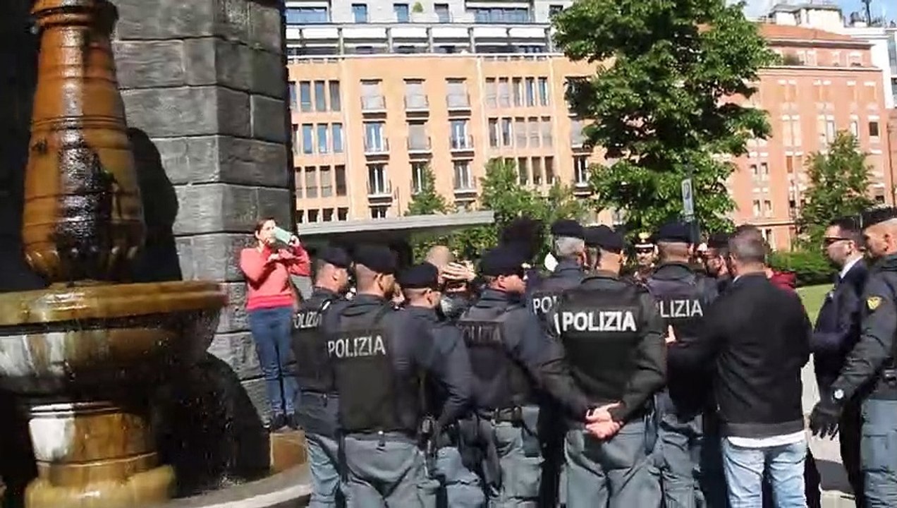 Milano, ministro Valditara contestato a Milano