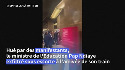 Paris: l'arrivée de Pap Ndiaye Gare de Lyon perturbée par des manifestants