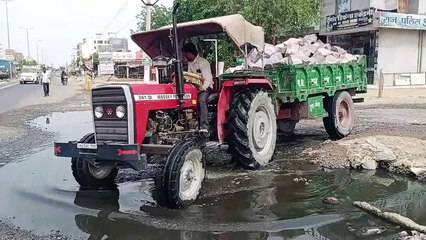 बजरी गाड़ियां बार-बार तोड़ रही नाला, कोई नहीं कहने वाला