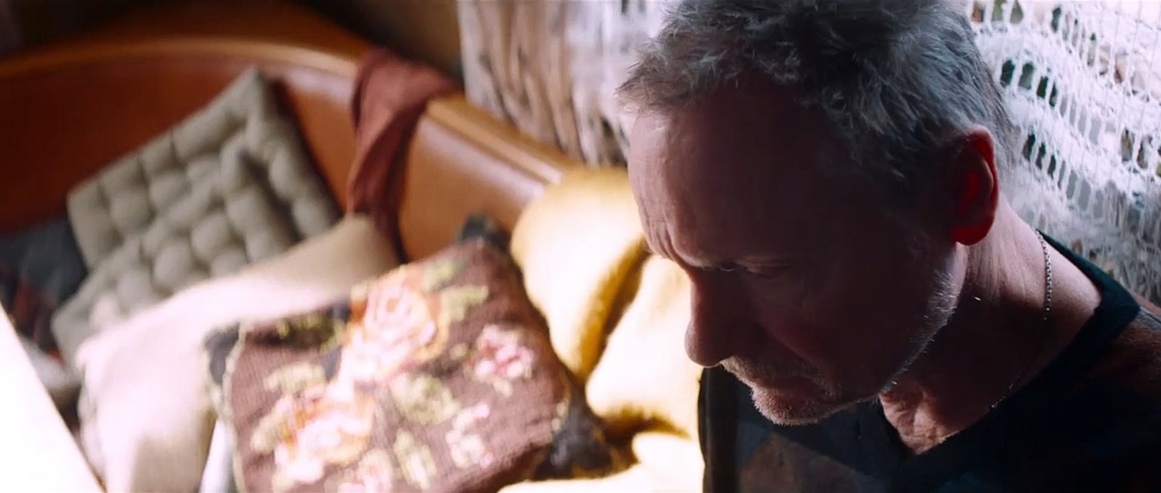 Die Geschichte einer Familie Trailer DF