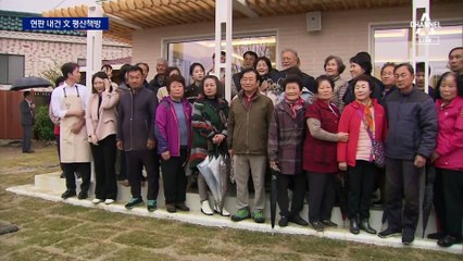 현판 내건 文 평산책방…“사랑방 넘어 명소 되길”