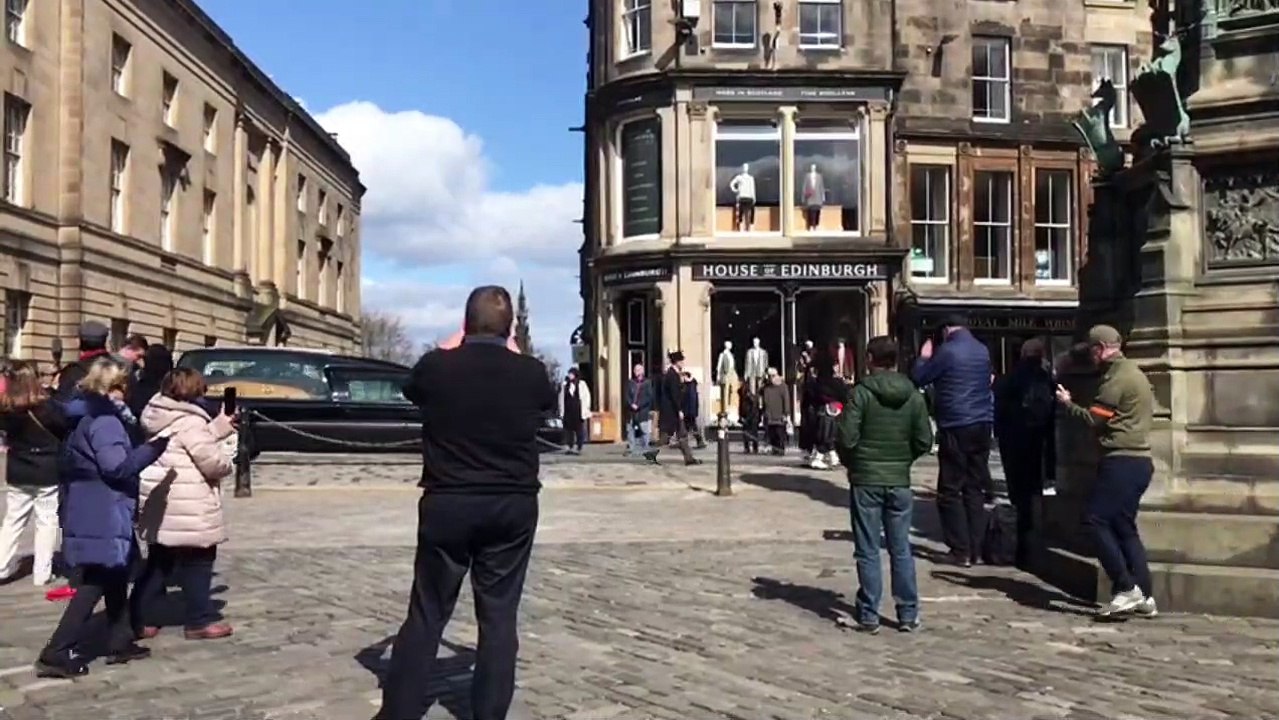 Ken Buchanan's coffin arrives at St Giles Cathedral in Edinburgh