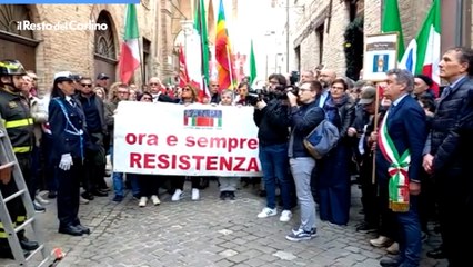 25 aprile a Fano, Bella Ciao e fumogeni rossi. Il video