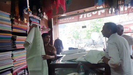 गर्मी में कौनसा कपड़ा पहनें, जो देगा स्टाइलिश लुक, आप दुसरों से दिखेंगे अलग, देखे वीडियो