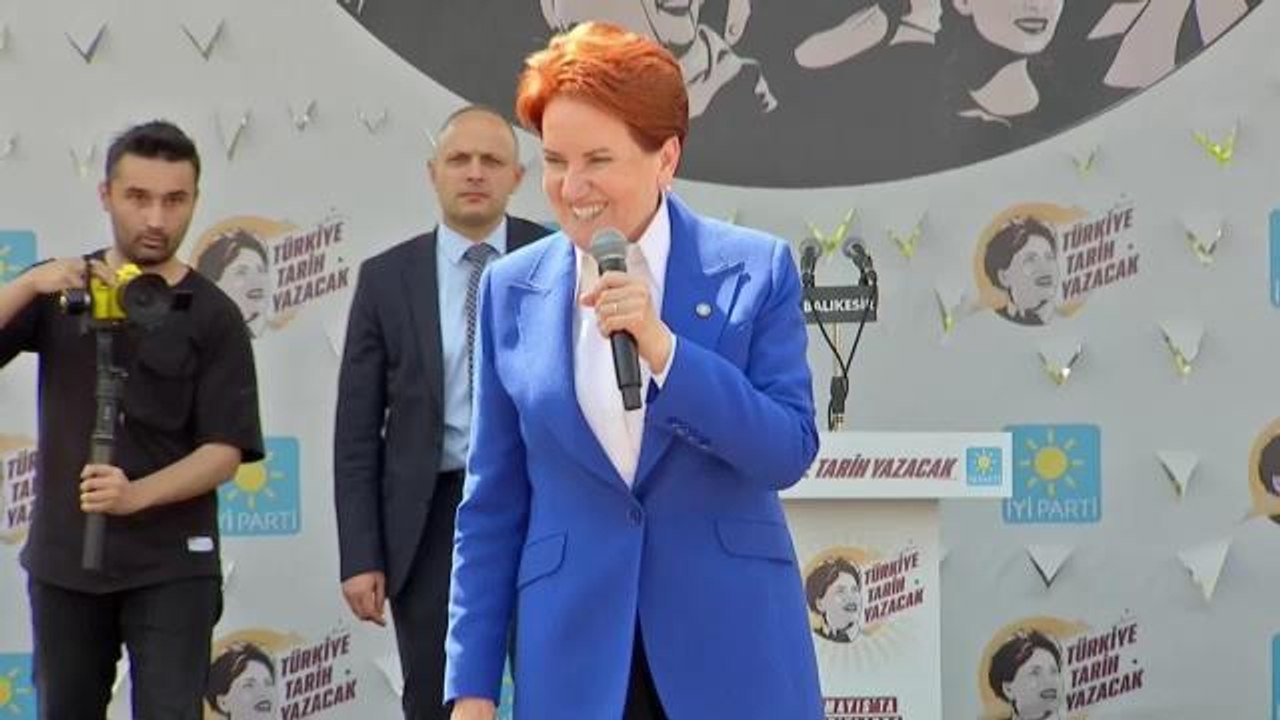 Akşener, Balıkesir'de: "Sol Elinde Bebek Katili Sağ Elinde Gaffar Okan'ın Katilleri Var. Terör Örgütleriyle Sen El Elesin Sen Nasıl Olabiliyor da...