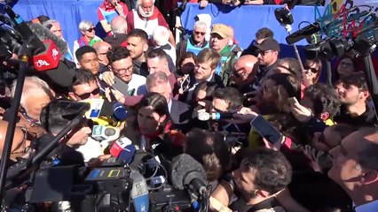 Schlein in corteo a Milano per il 25 Aprile: "Meloni? Oggi onoriamo la Resistenza"