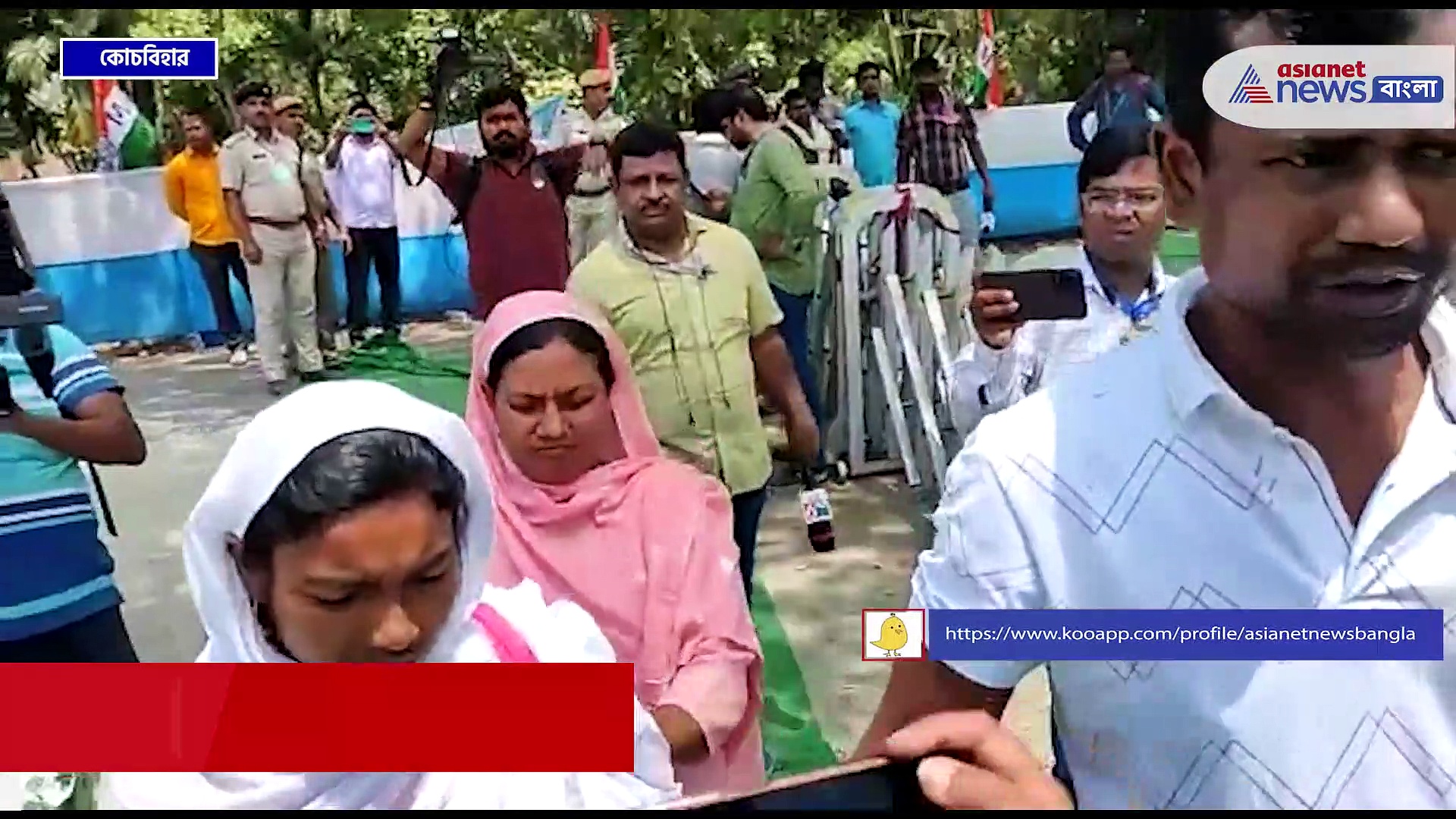 কথা দিয়ে কথা রাখলেন, মোফাজ্জল হোসেন ও প্রেম কুমার বর্মণের পরিবারের সঙ্গে সাক্ষাৎ অভিষেকের