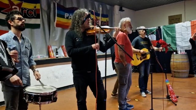25 aprile a Fiumana, i Modena City Ramblers cantano 'Bella ciao': il video