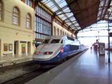 MARSEILLE .-LA GARE SAINT CHARLES -UN TGV QUI PART
