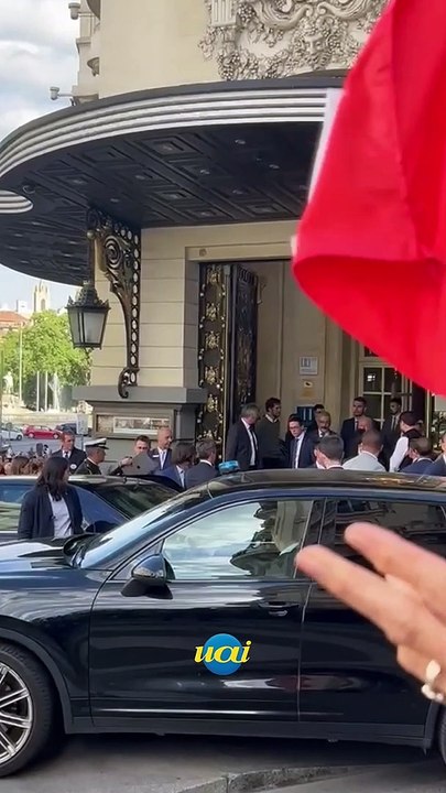 Lula é recebido com afagos em Madri, depois de enfrentar protestos em Lisboa