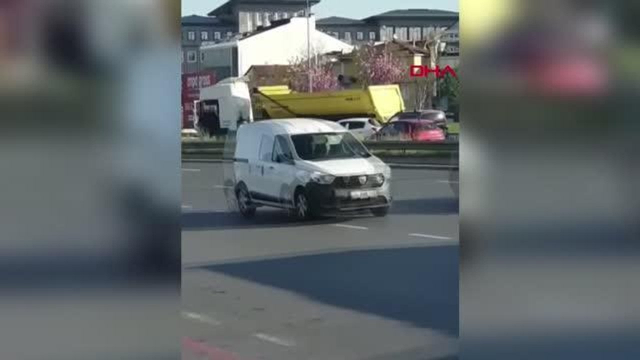 ÇEKMEKÖY'DE OTOMOBİL SÜRÜCÜSÜNE SOPAYLA SALDIRAN HAFRİYAT KAMYONU ŞOFÖRÜ YAKALANDI