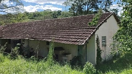 PERIGO ENORME NA JANELA DA CASA ABANDONADA