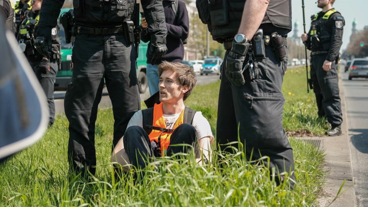 Klima-Kleber-Chaos in Berlin: Die Hauptstadt steht still