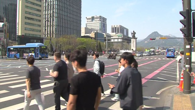 [날씨] 하늘 차차 갬...낮 동안 쌀쌀, 서울 15℃ / YTN