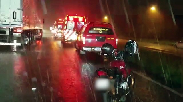 Câmera flagra colisão que deixou casal gravemente ferido na BR-277