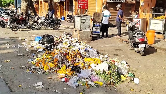 महापौर सौम्या गुर्जर ने लगाई झाड़ू