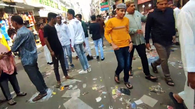 Video: सफाईकर्मी हड़ताल पर, सड़कों पर फैली गंदगी