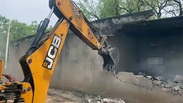 जेडीए ने अवैध कॉलोनियों में चलाया बुलडोजर, 2 किलोमीटर तक रास्ते से हटाए निर्माण