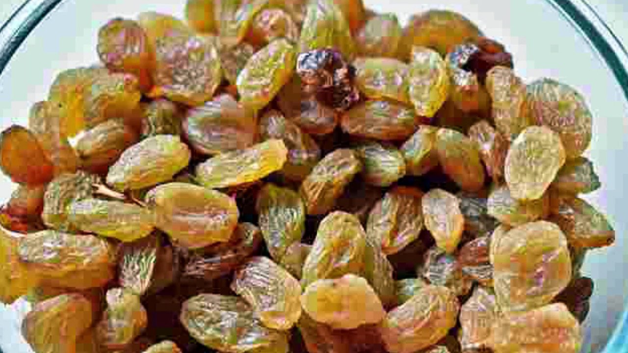 খেজুর ও কিসমিস খাওয়ার নিয়ম-kismis vejano jol khele ki hoy-khali pete khejur khele ki hoy-kismis er upokarita