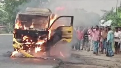 25 बच्चों से भरी स्कूल बस में लगी भीषण आग, मची चीख पुकार