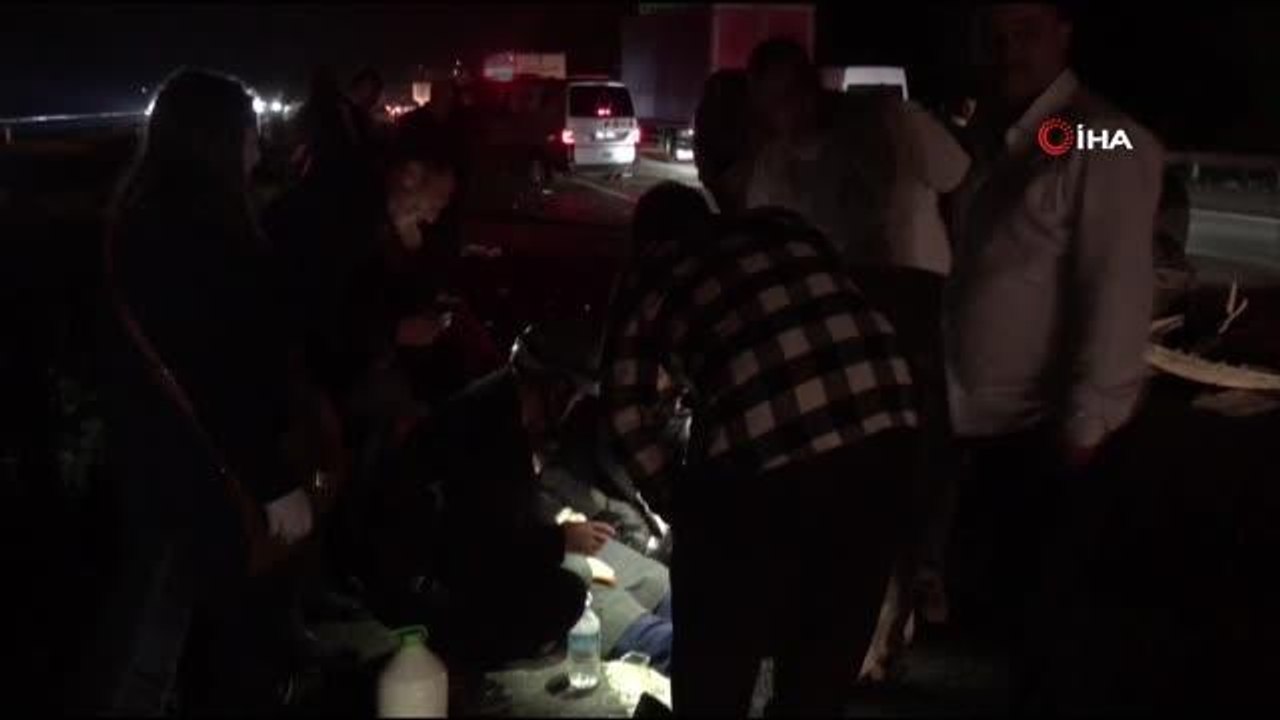 Yolcu otobüsüne çarpan otomobil takla atarak karşı şeride geçti: 1'i ağır, 4 yaralı