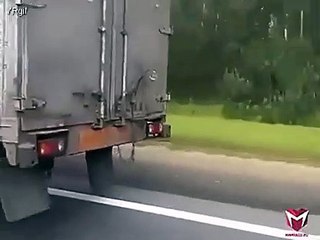 Mais où est le chauffeur de ce camion