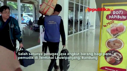Berkah Lebaran, Rezeki Bagi Para Porter Angkut Barang di Terminal Leuwipanjang