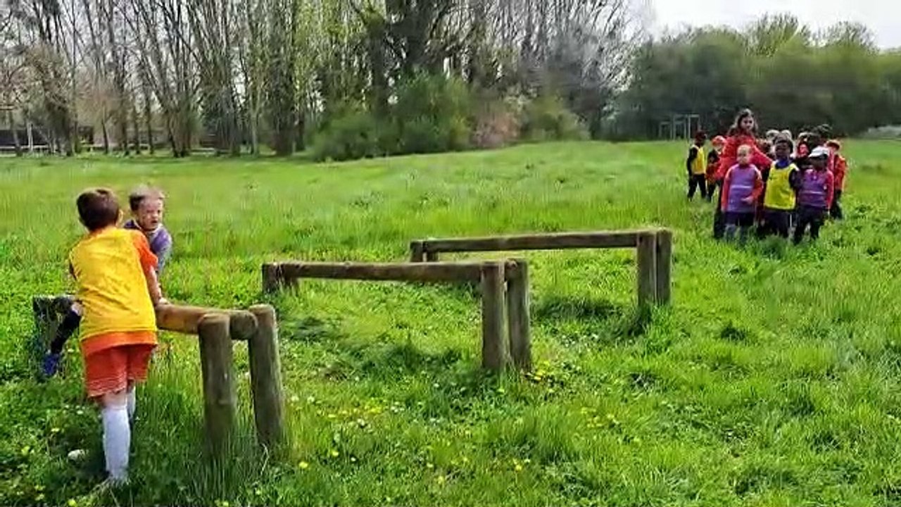 LES PETITS SUR LE PARCOURS DE SANTE