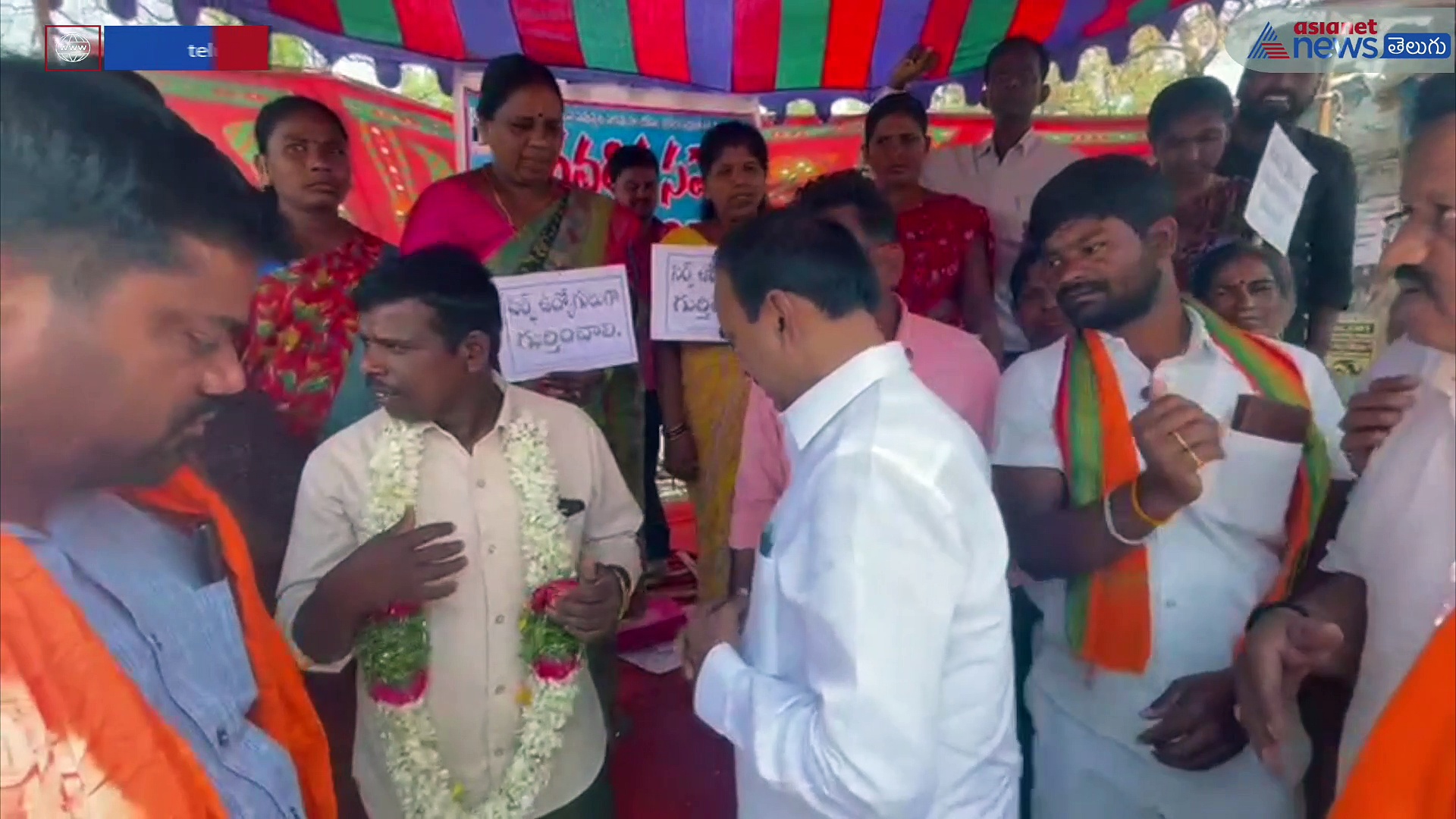 ఐకేపీ ఉద్యోగులకు మద్దతుగా ధర్నాలో పాల్గొన్న ఈటెల 