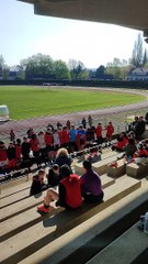 ENCORE DES RETARDATAIRES, MAIS LÀ, ILS CHANTENT MOINS BIEN