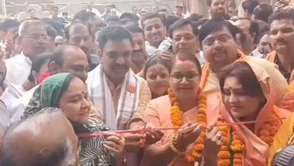 हाथरस: भाजपा प्रत्याशी के निकाय चुनाव कार्यालय का प्रभारी मंत्री ने किया उद्घाटन, देखें वीडियो