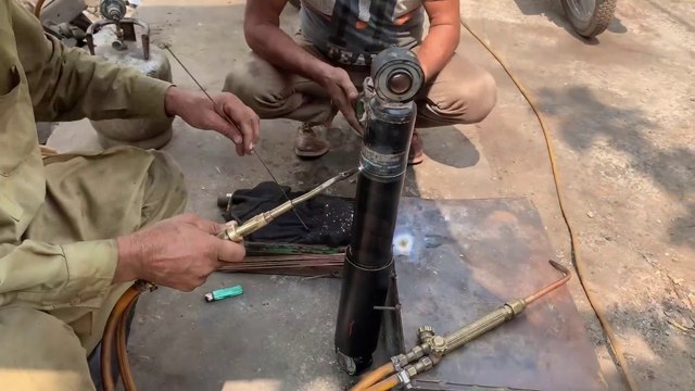 Rebuilding Heavy Duty Front Shock In Workshop - Repairing Shock Absorber - Refilling Oil Shock