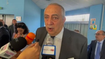 Palermo, il sindaco alla scuola Falcone: spero in un brutto sogno