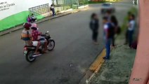 Estudantes são assaltados por dupla em frente a escola