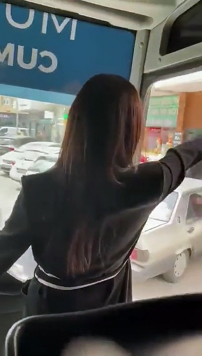 Memleket Partisi milletvekili adayının boş sokaklara el salladığı görüntüler gündem oldu