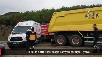 Tokat'ta hafif ticari araçla kamyon çarpıştı: 7 yaralı