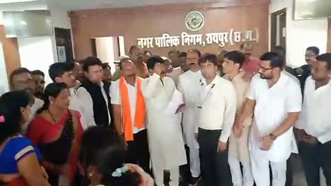 *भाजपा ने घेरा निगम मुख्यालय, गाँधी उद्यान में व्यवसायिक गतिविधी अवैध निर्माण रोकने दिया अल्टीमेटम*