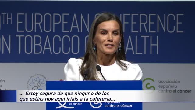La reina Letizia, a favor de subir el precio del tabaco: Fumar es una enfermedad