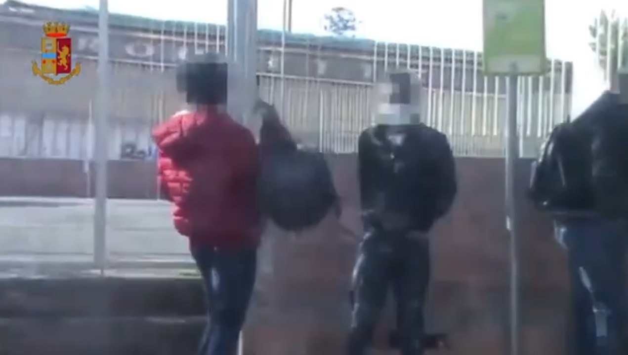 Migranti, sgominato traffico di esseri umani: 25 arresti (26.04.23)