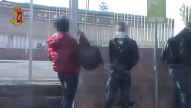 Migranti, sgominato traffico di esseri umani: 25 arresti (26.04.23)