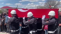 Trafik kazasında hayatını kaybeden polis memuru toprağa verildi