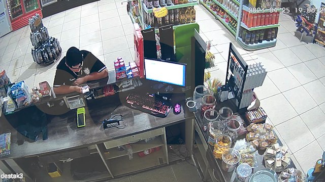 Com arma longa, ladrões rendem funcionário e praticam assalto no Universitário