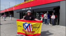 Recibido como un héroe el aficionado del Atleti expulsado del Camp Nou por llevar una bandera de España